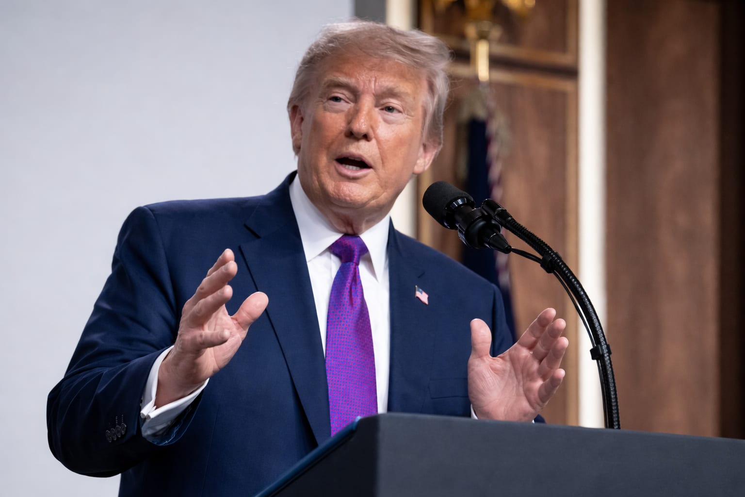 Donald Trump a cerut oprirea relațiilor comerciale cu Spania la summitul NATO