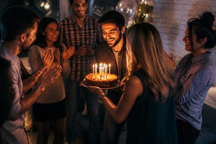 Urări deosebite de ziua de naștere mesaje și felicitări pentru cei dragi