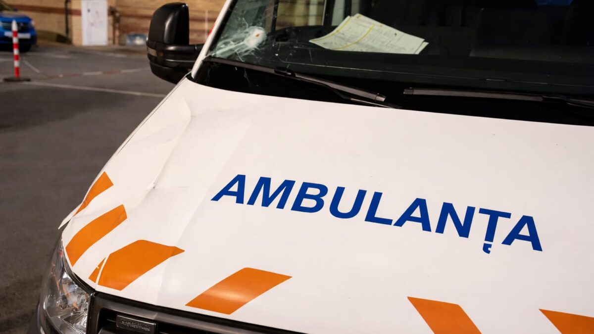 ambulanță atacată Cluj, O ambulanță din Cluj, atacată cu bâte și topoare