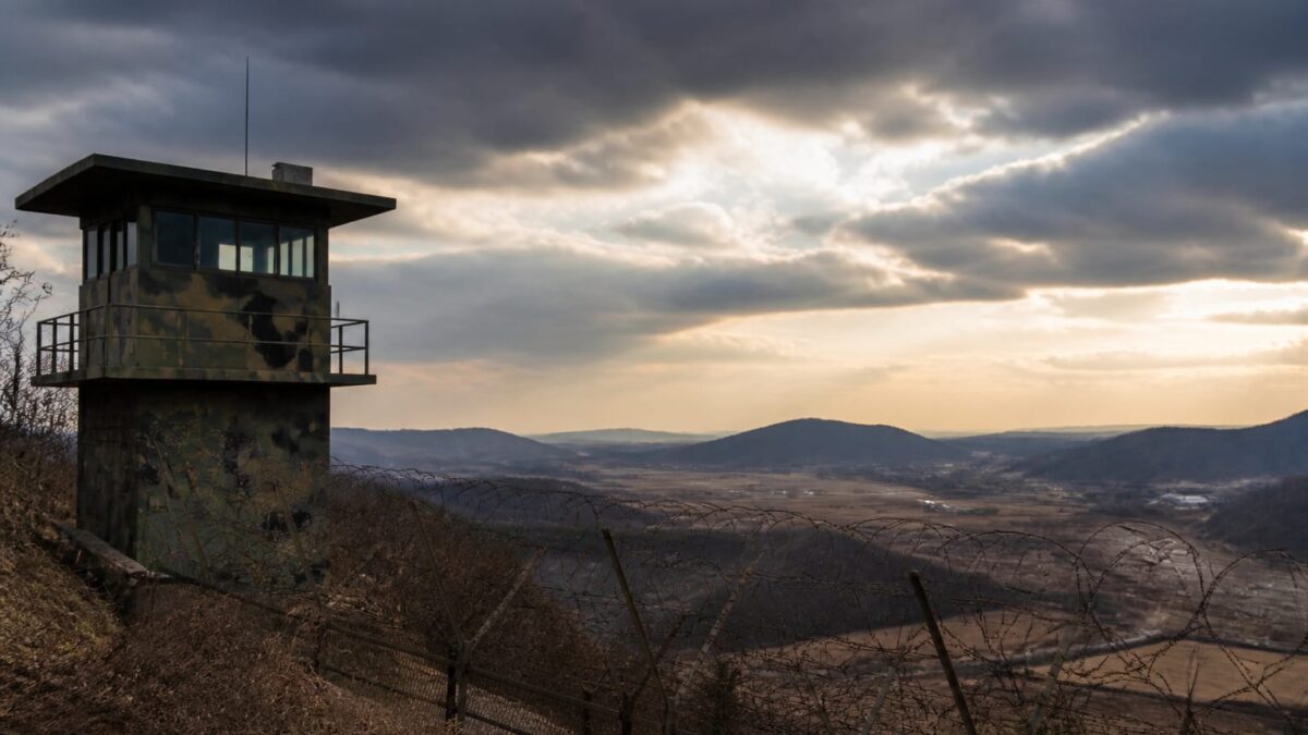 Armata sud-coreeană a tras focuri de avertisment după o trecere a liniei de demarcație