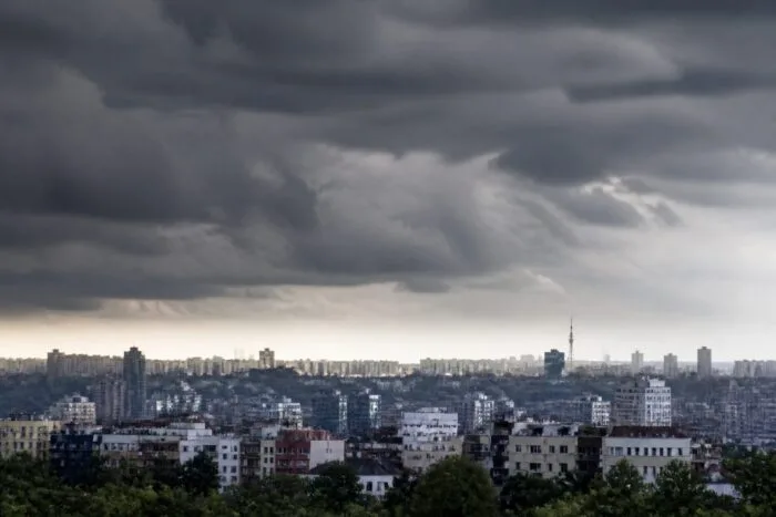Bucureștiul caniculă vijelii, Bucureștiul intră sub Cod Portocaliu de caniculă și vijelii de 60-80 km/h