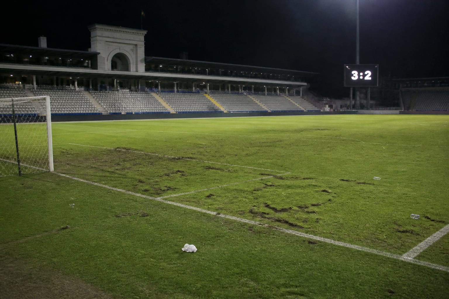 FCSB a urcat pe primul loc după 3-2 cu FC Botoșani. Greșelile individuale au rămas problema serii