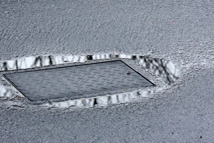 gloverbh222-manhole-7300143