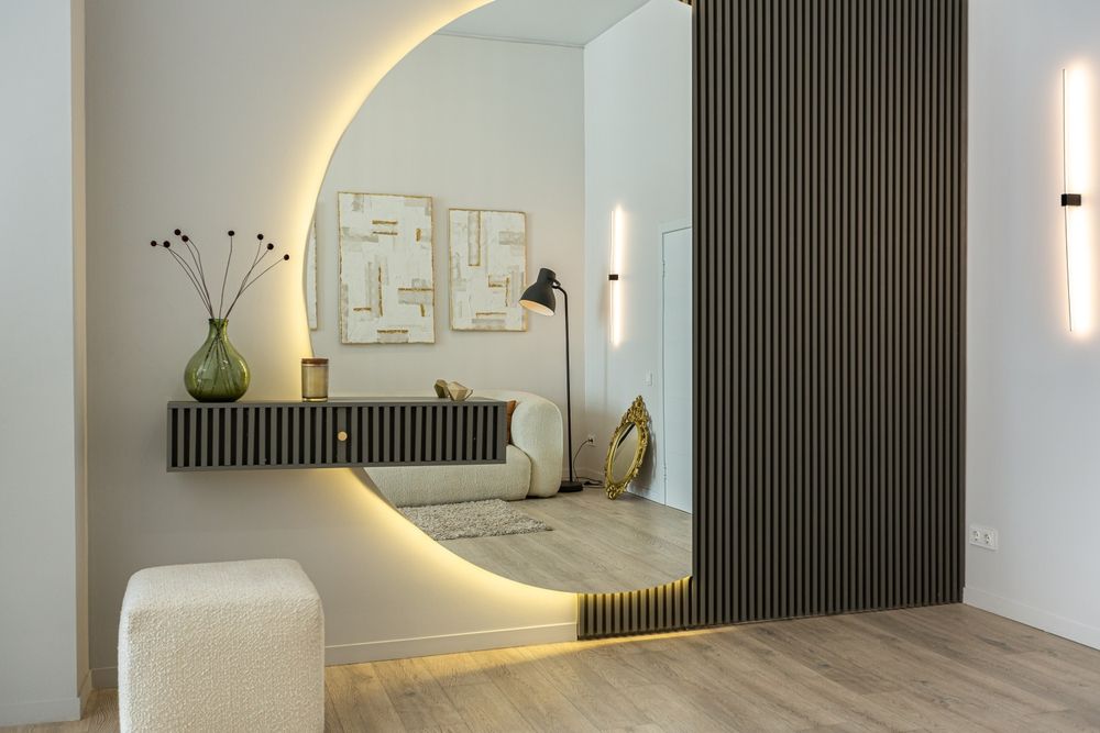 Mobilier pentru hol cu fronturi oglindă – când este o alegere inspirată și când ar trebui evitat