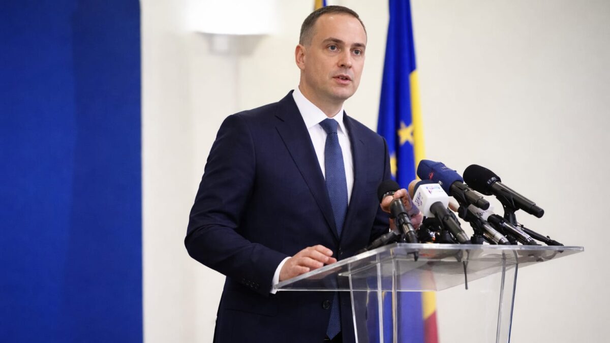 rating de țară România, Deficitul a coborât la 2% din PIB, de la 3,64%. Este suficient pentru ca România să evite