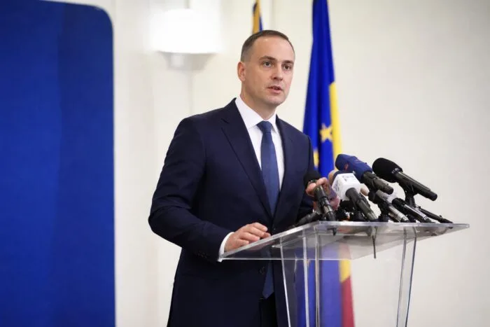 rating de țară România, Deficitul a coborât la 2% din PIB, de la 3,64%. Este suficient pentru ca România să evite