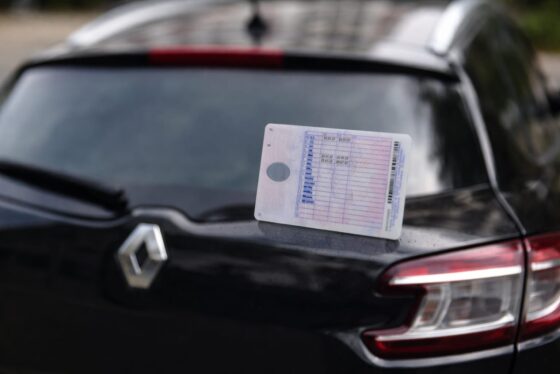 Hotărârea de Guvern nr. 530/2026 a fost suspendată. Permisul luat la neplata amenzilor intră în blocaj