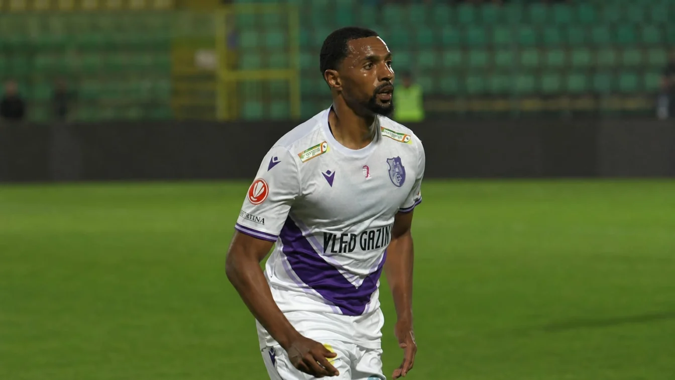 Adel Bettaieb semneaza cu Raja Casablanca pana in 2028. Atacantul pleaca de la FC Arges