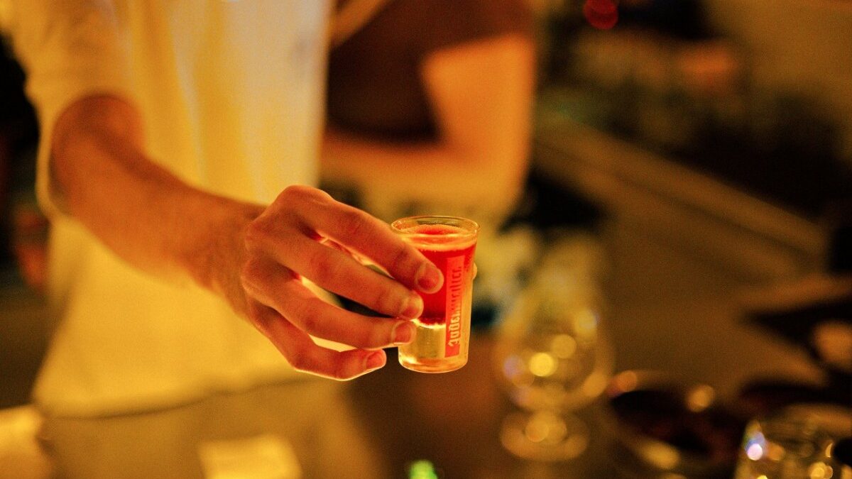 Ce-alegi-intre-Jagermeister-clasic-si-Manifest-De-ce-nu-difera-doar-concentratia-alcoolica