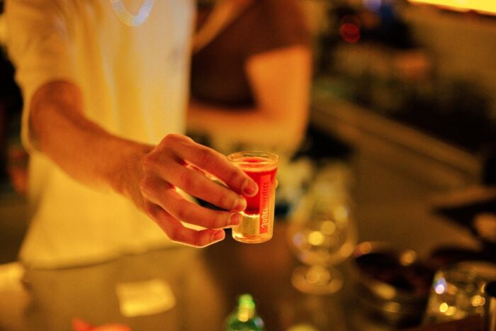 Ce-alegi-intre-Jagermeister-clasic-si-Manifest-De-ce-nu-difera-doar-concentratia-alcoolica