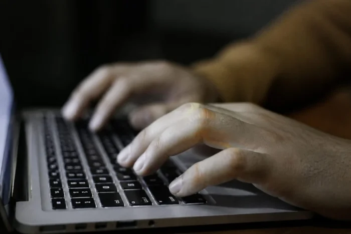 Microsoft blocheaza 2,37 milioane de emailuri frauduloase zilnic. Hackerii folosesc caractere invizibile
