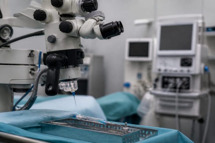Echipamente medicale pentru microchirurgie oculară