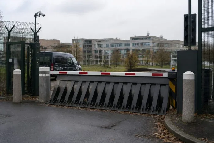 Barieră de securitate la SHAPE