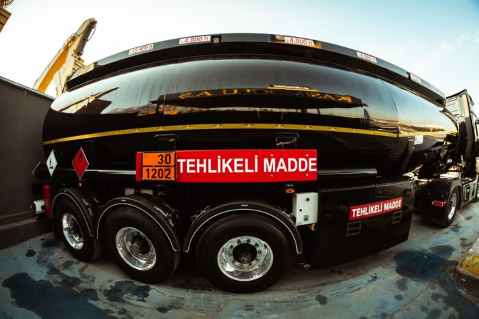 Camion pentru transportul mărfurilor periculoase