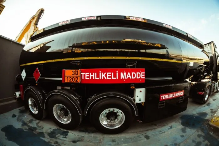 Camion pentru transportul mărfurilor periculoase