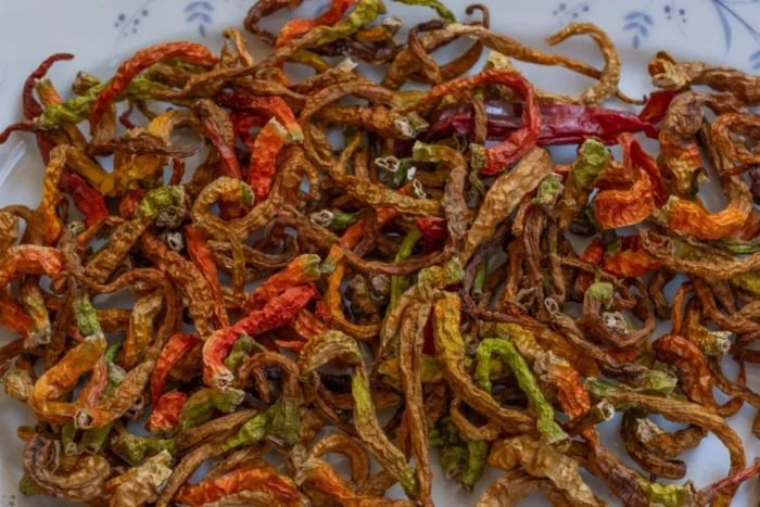 Cojile de ardei copți se transforma in condiment. Metoda de uscare la 60 de grade