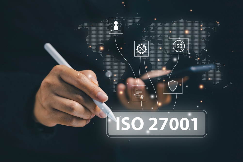De ce securitatea informației începe cu angajații: Rolul instruirii interne în implementarea ISO 27001