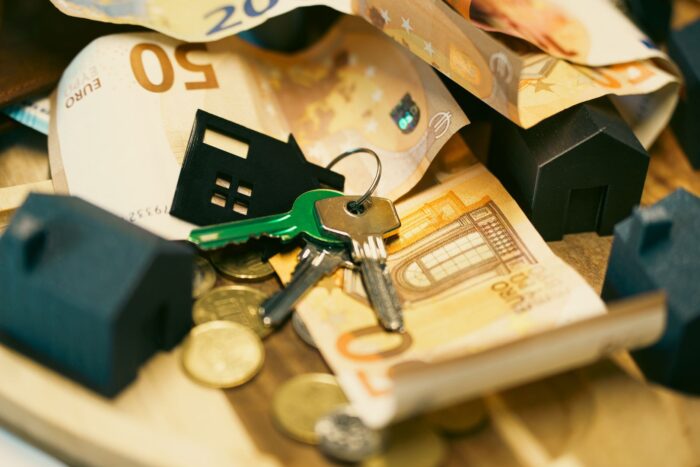 Chei de casă pe bancnote euro