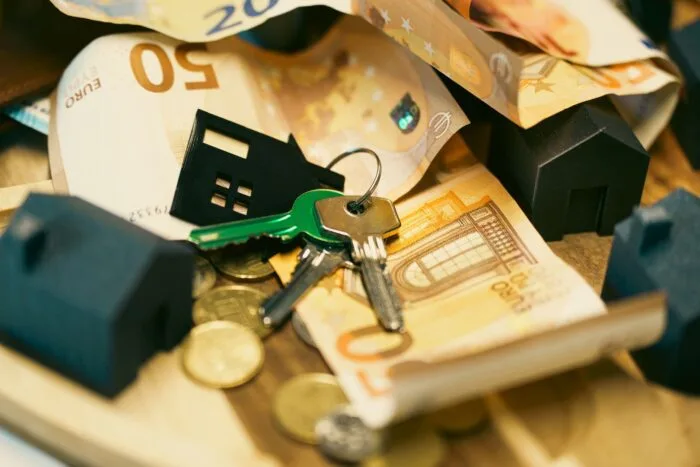 Chei de casă pe bancnote euro
