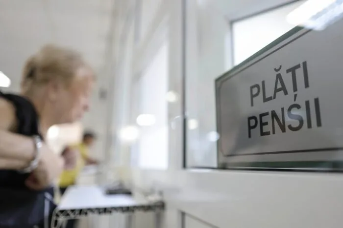 Calendarul pensiilor pentru femei din 2026 până în 2035. Ce vârstă și ce stagiu de cotizare se aplică