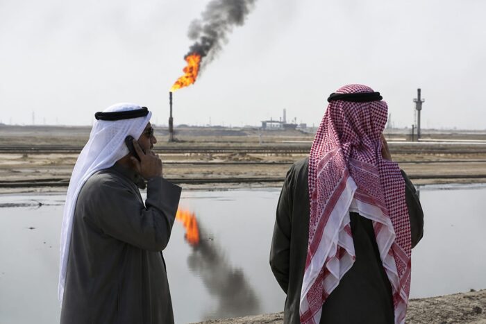 În Strâmtoarea Ormuz, la începutul săptămânii, navigația încetinită a împins petrolul în sus și a schimbat prognozele pe 2027