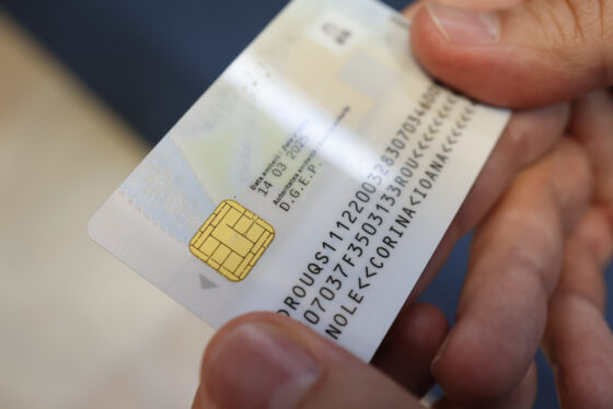 Cartea electronică de identitate nu poate fi folosită pentru localizare. Cum este protejat accesul la cip