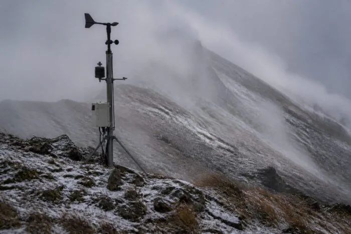 Stație meteo în Southern Carpathians