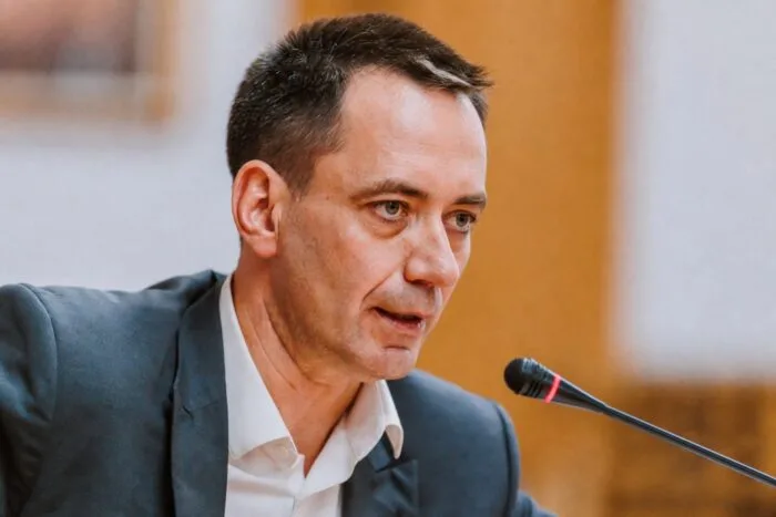 Negocieri pentru susținerea Guvernului