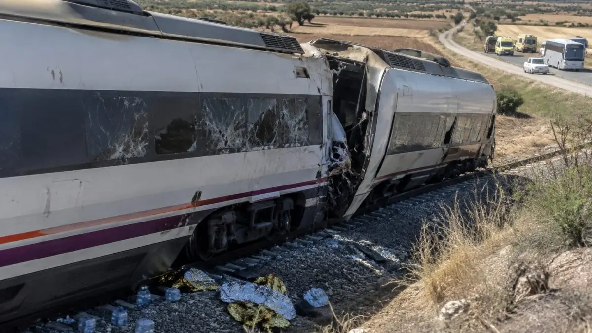 Tren deraiat după accident feroviar Urda