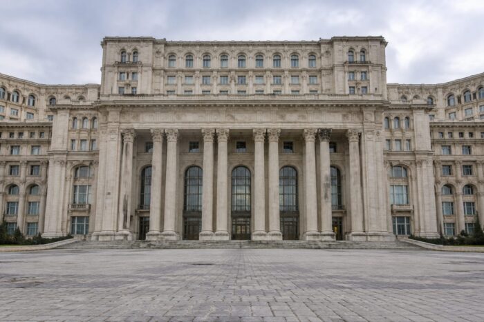 Fațada Palatului Parlamentului unde va avea loc votul de învestire