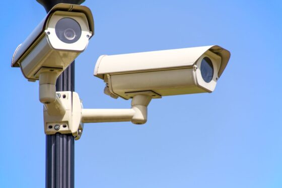 Cum se aprobă camerele din școli și cum pot părinții vedea înregistrările păstrate, de regulă, 30 de zile