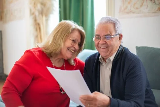 Cererea pentru pensia de limită de vârstă are termen de 30 de zile. Ce bani se pot pierde dacă este depusă târziu