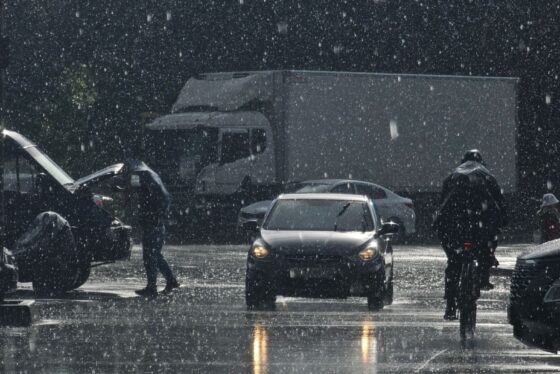 ANM anunță răcire și precipitații până miercuri. Bucureștiul rămâne sub Cod galben până marți