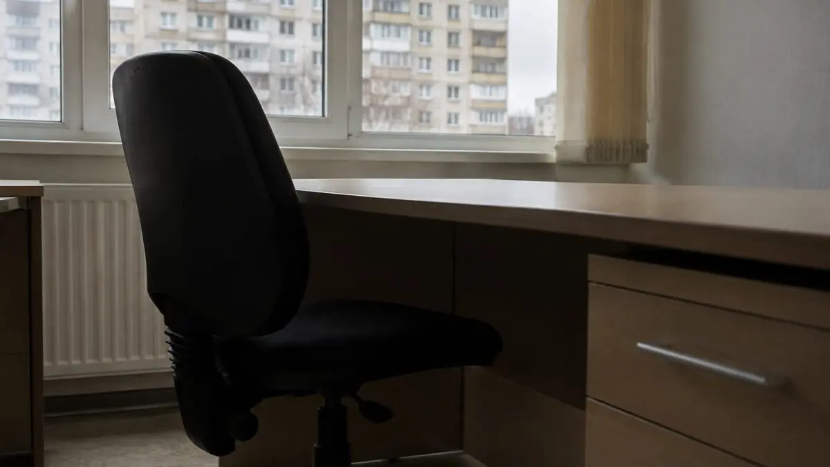 Birou gol după concediere economică