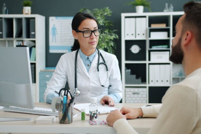 Adulții fără asigurare pot primi consultații preventive gratuite. Ce analize se recomandă în funcție de vârstă