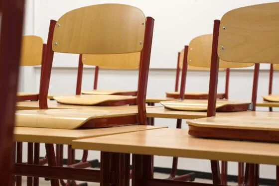 Părinții pot refuza banii ceruți pentru dotarea clasei. Cum se procedează când plata este impusă