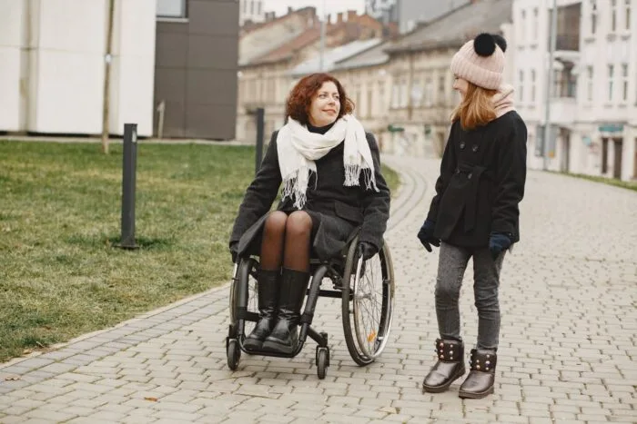 Femeie în scaun cu rotile