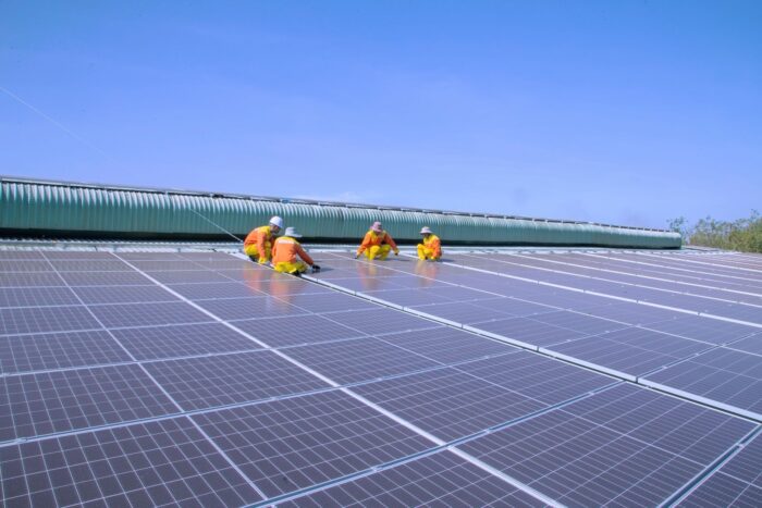 Se discută suplimentarea banilor pentru proiectele de energie regenerabilă ale beneficiarilor publici