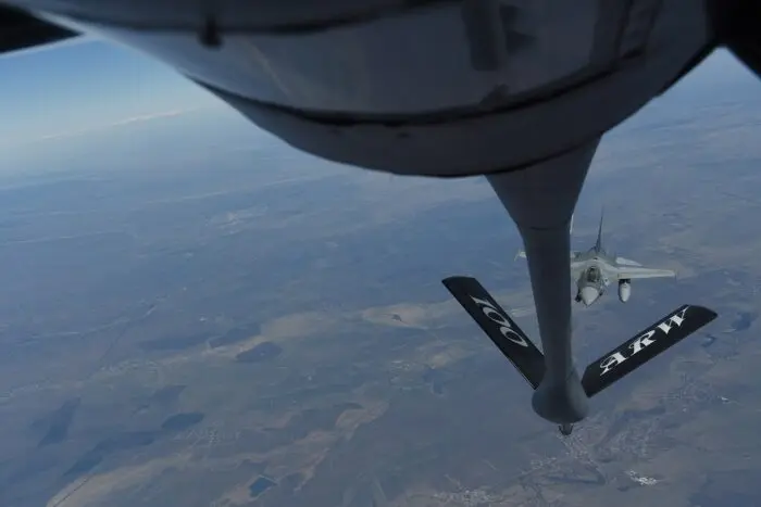 O țintă aeriană a fost semnalată în România dinspre Republica Moldova. Cursa Eindhoven-Iași a aterizat la Suceava