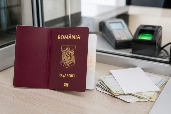 Pașaport depus la un ghișeu