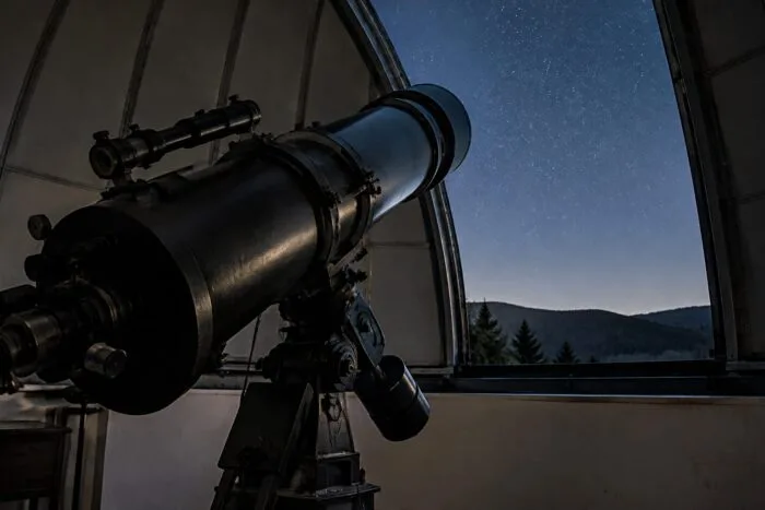 Telescop pentru observarea planetei Phoenix
