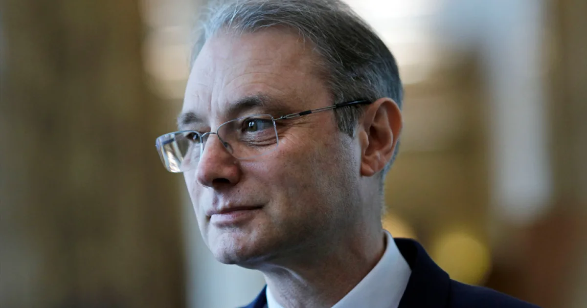 Secretar de stat propunând acord