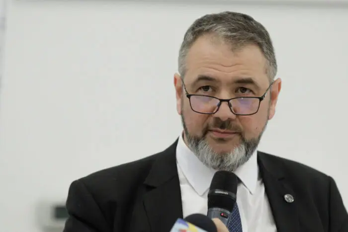 violență în școli, Sorin Costreie propune pedepse mai aspre pentru cei care agresează profesorii, după atacul din Bistrița