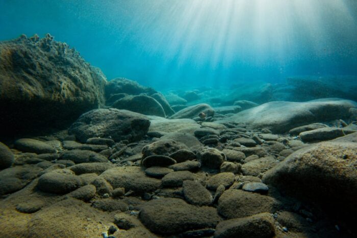 Roci submarine sub raze solare