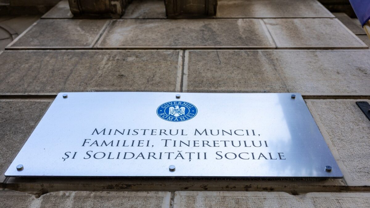 Plăcuță oficială de identificare a sediului Ministerului Muncii și Solidarității Sociale