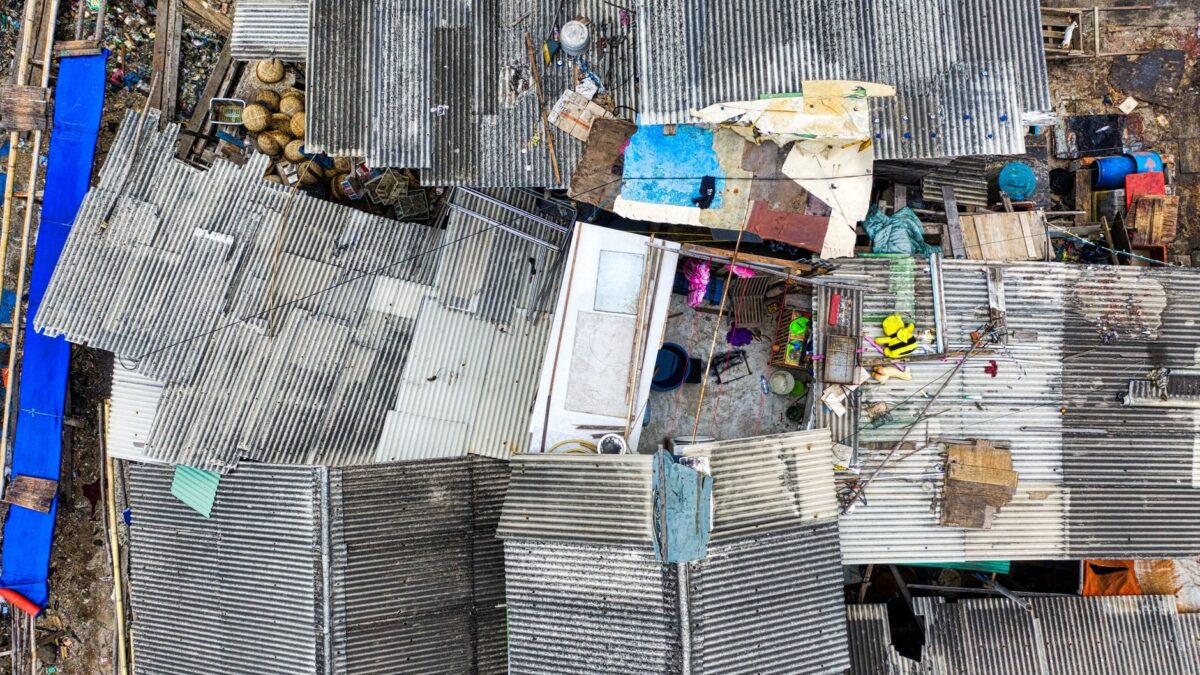 Sărăcie multidimensională într-o așezare improvizată