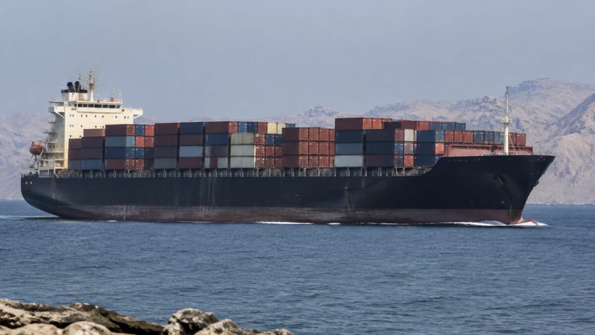 Portcontainer în Strâmtoarea Ormuz